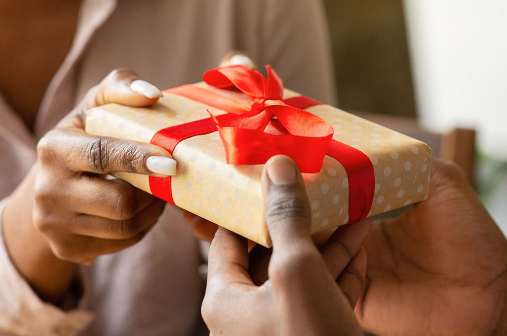 5 Alternatives to Traditional Gift Giving