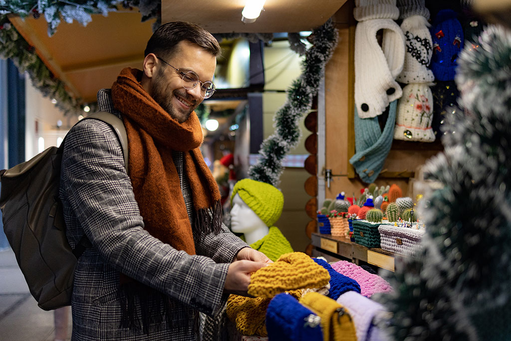 Man buying winter scarf