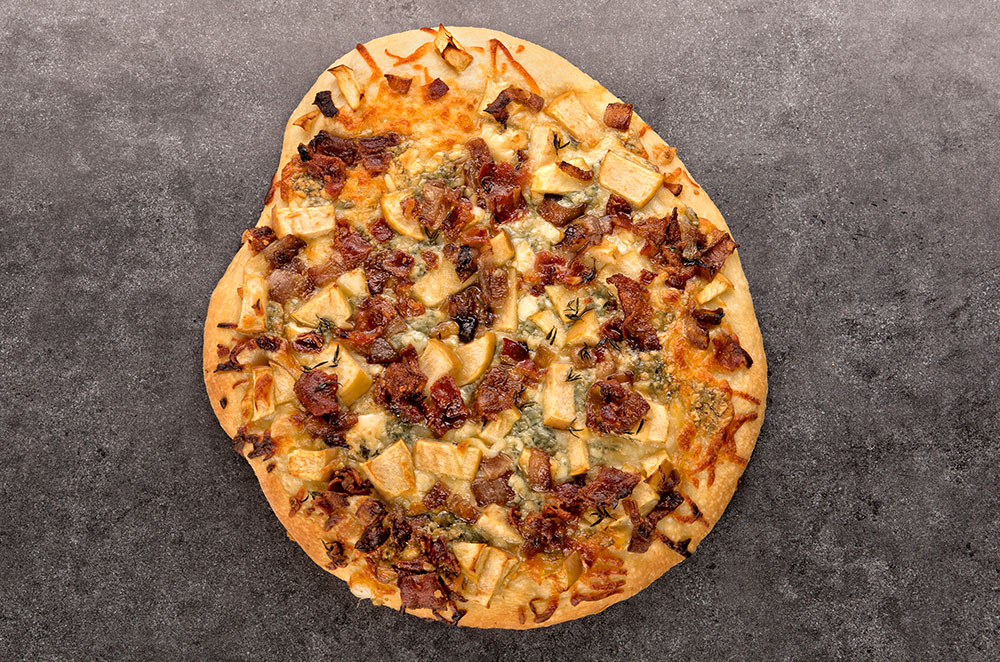 Apple bacon pizza