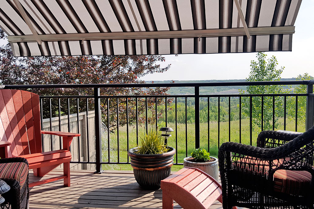 Balcony with shade covering