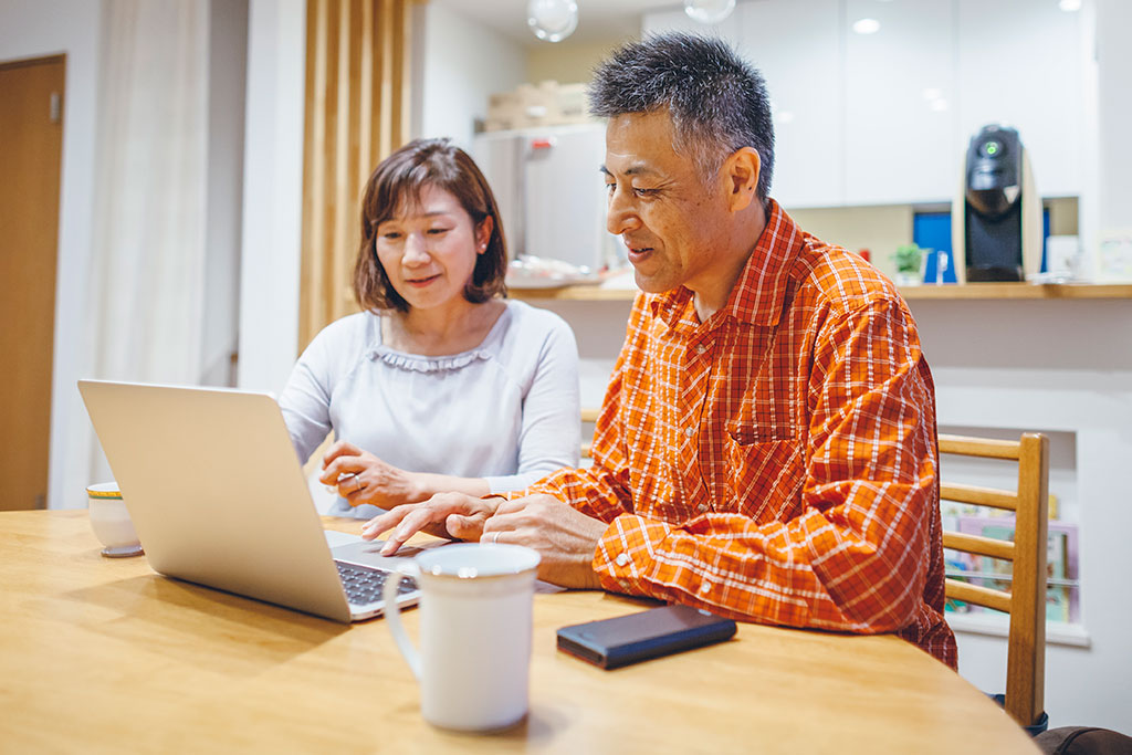 Older couple budgeting