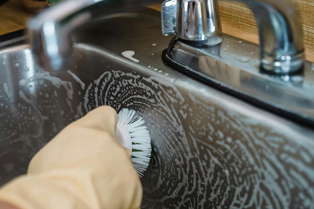 Cleaning sink