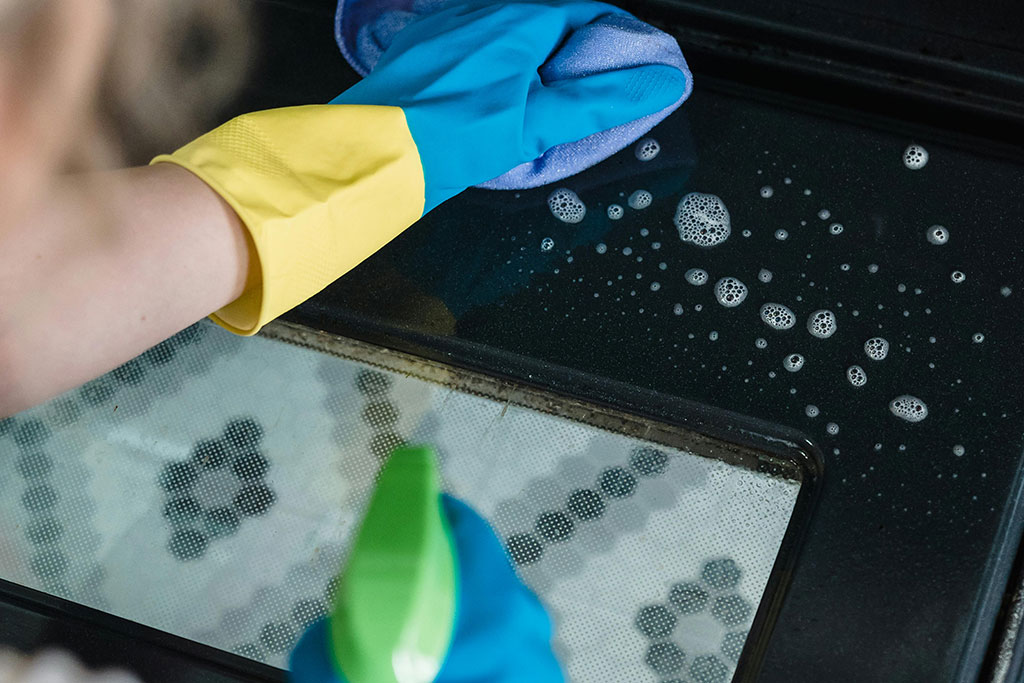 Cleaning inside oven